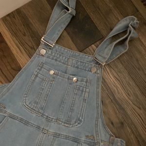 Women’s Lightwash Overalls-Size Small